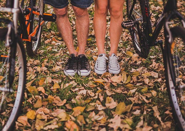 Pedalen, paden en praktijken: een diepgaande verkenning van fietsen - van types en technieken tot onderhoud en evolutie